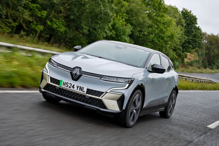 renault megane front three quarter lead