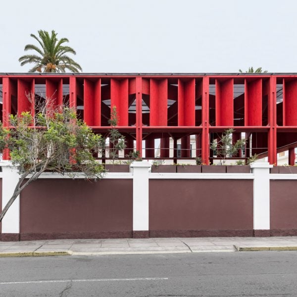 hero espacio libertad km arquitectura y urbanismo red pergola lima peru dezeen 2364 col 0