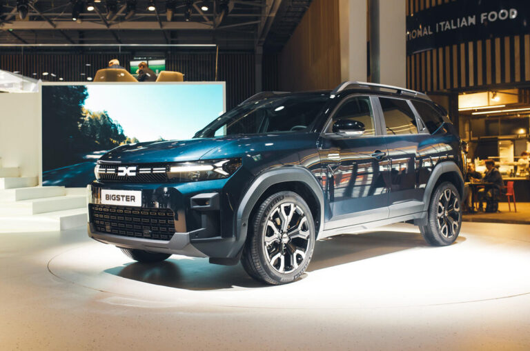 1743147834 dacia bigster front paris motor show 0