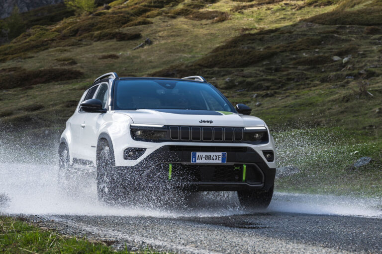 jeep avenger 4xe 2025 review front corner 14