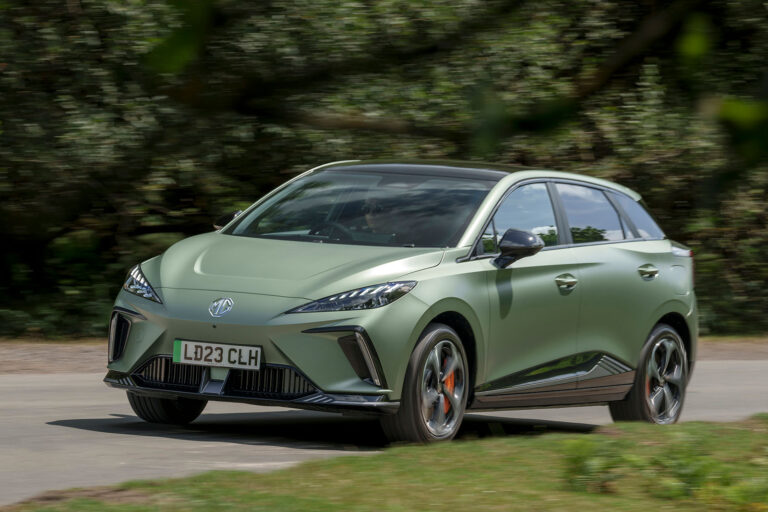 mg4 x power review 202301 panning front