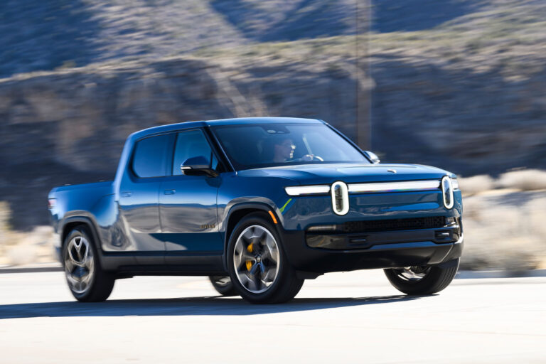 rivian r1t 2025 review lipman front action intro 25306